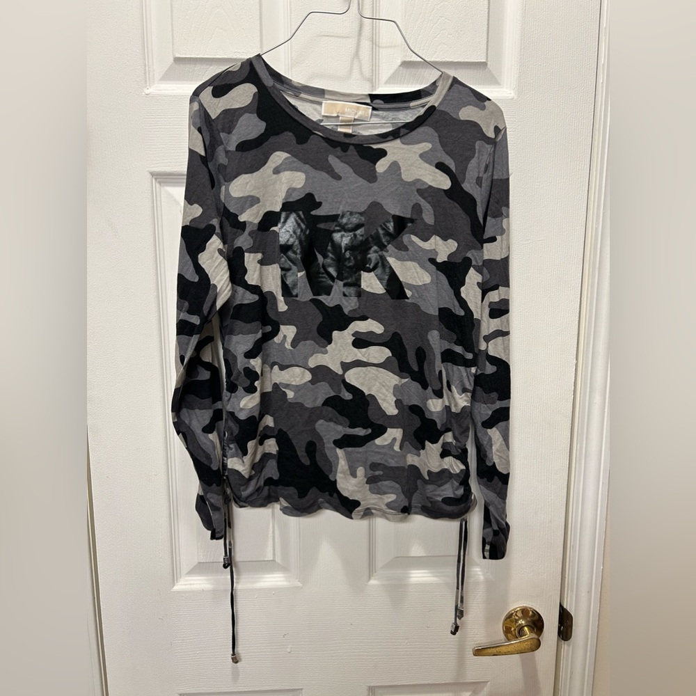 Michael Kors‎ longsleeve camo shirt large